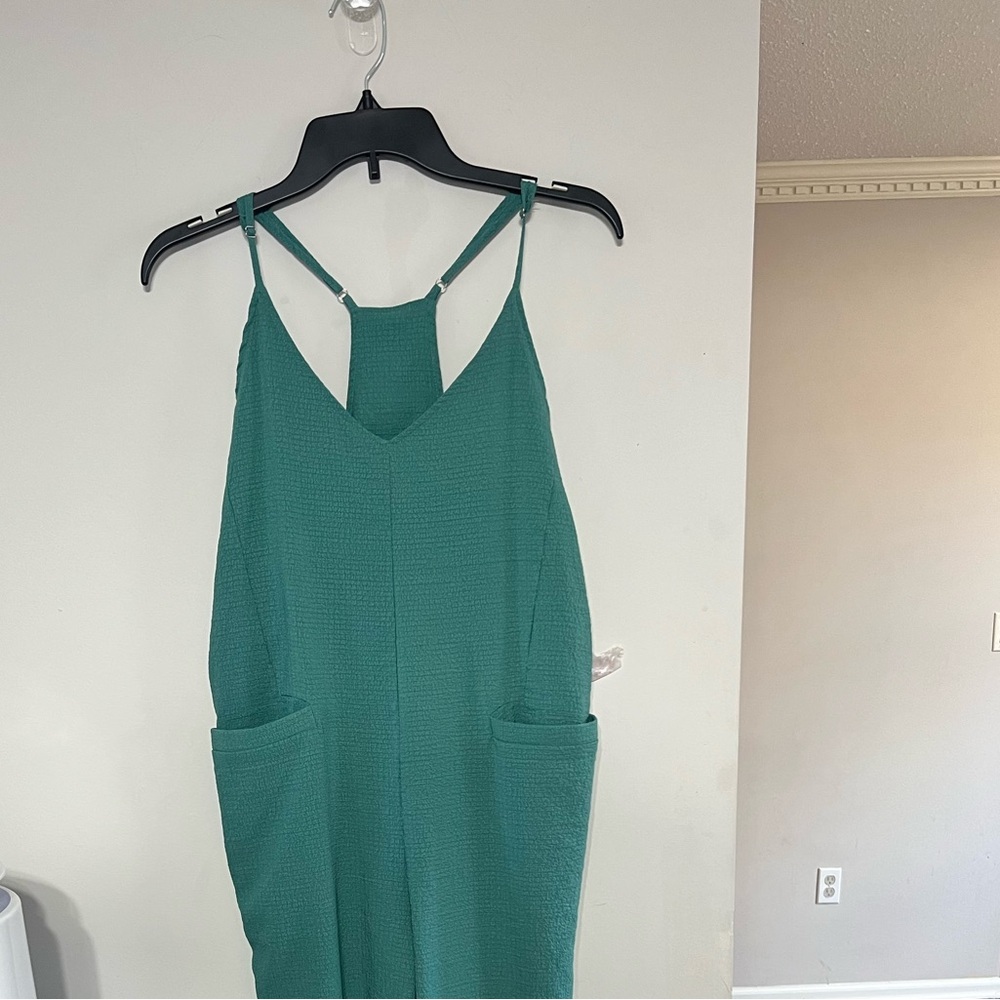 Green Women's Textured Jumpsuit with Pockets - Picture 3 of 5
